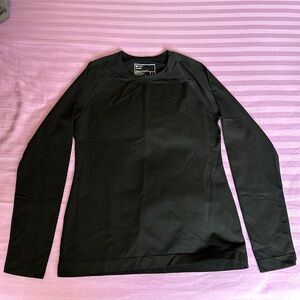 FIGS Brand New but removed tags, Seamless under scrub Long Sleeve